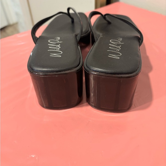 Women’s black sandals, wild pair size 7, new - Picture 3 of 4